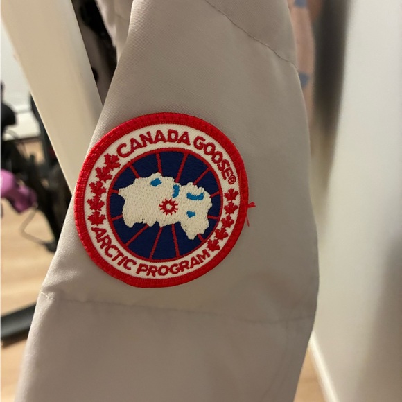 AUTHENTIC CANADA GOOSE Parka Jacket moonstone grey | looks new | coyote fur - Picture 11 of 17